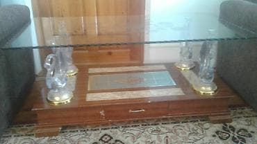 Pismeni stol satilir təcilli