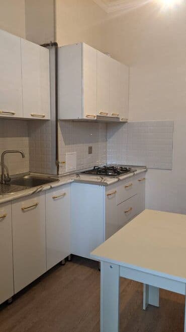 1 комнатная квартира снять: 28 may metrosunun yasil bazarına yaxın 17 mertebeli binanın 6-ci — 7