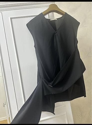 Qara asimmetrik qadın bluzası - Rəng: saf qara - Model: qoltuqsuz, V — 1