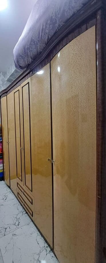 Audi: Распашной, 6 дверей Прямой шкаф, Гардеробный шкаф — 3