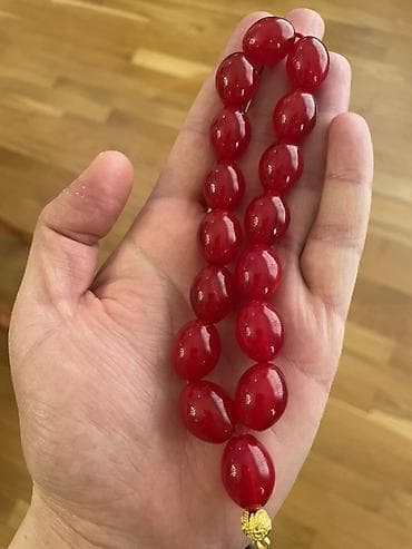 kəhraba nədir: Sıxma Kəhrəba .Tərkibi fenol formal dehidden hazırlanıb.Qoxuludur — 2