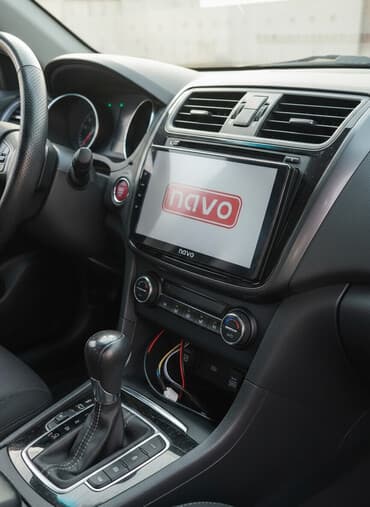 82 ekran: Navo Android Monitor - Böyük sensor ekran (təxmini 9–10 düym), nazik — 1