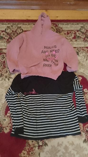 məktəb yubkası (məktəb ətəyi): Uşaq geyimləri dəsti - Tünd göy rəngli, V-yaxa sviter jilet. Yaxası — 7