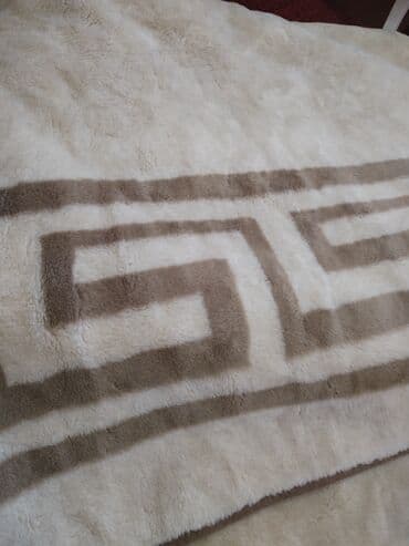 ziynət əşyaları: Dəvə yunu. Razmer 190/200 — 2
