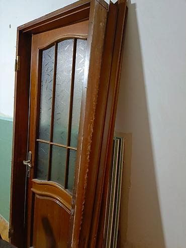 otaq arakəsmələri: Yataq otağı üçün İşlənmiş Otaq qapısı Plintus ilə, Ünvandan götürmə — 2