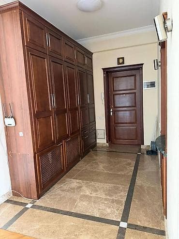Mənzillər: İcarəyə verilir 3 otaqlı yeni tikili 135 m², İnşaatçılar m — 9