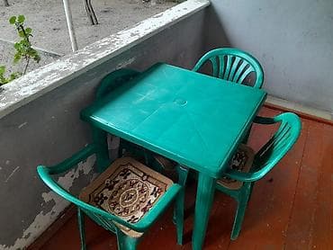 Plastik masa və stul dəsti - Dəst: 1 ədəd kvadrat plastik masa + 4