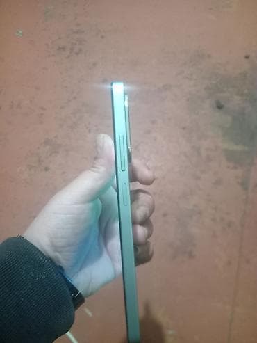 su kondisioner: Smartfon – 128 GB yaddaş, su damcısı formalı ön kamera kəsiyi olan tam — 2