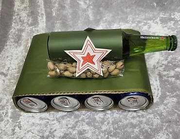 Hədiyyə kompozisiyası – “Tank” temalı pivə seti - Üst hissə: Heineken