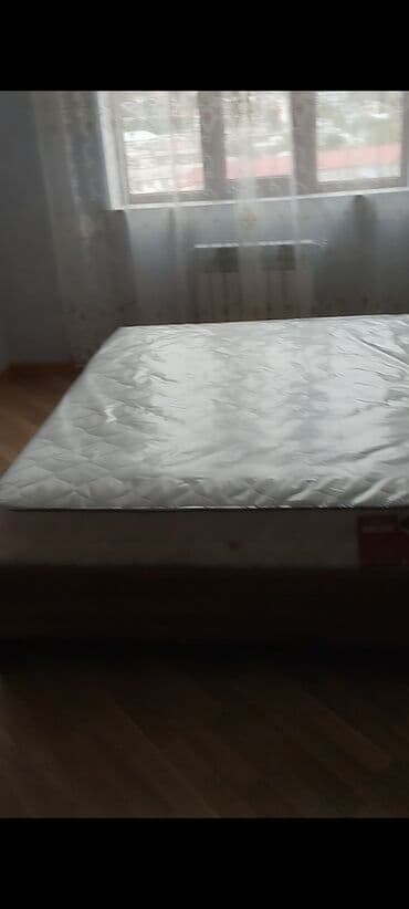 Uzunmüddətli kirayə mənzillər: Mənzilin kirayəsi – tam mebelli və rahat - Geniş qonaq otağı: L — 4