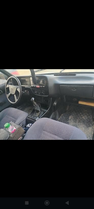 nıssan: Model: Tofaş Doğan (sedan) Rəng: Açıq mavi Kuzov: 4 qapılı, klassik — 4