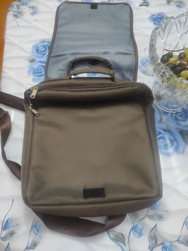 qizil komplektler 2020: Çiyin çantası, İşlənmiş — 1