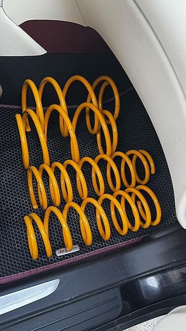 Məhsul: Avtomobil üçün sarı rəngli idman/performans yay dəsti (4 ədəd