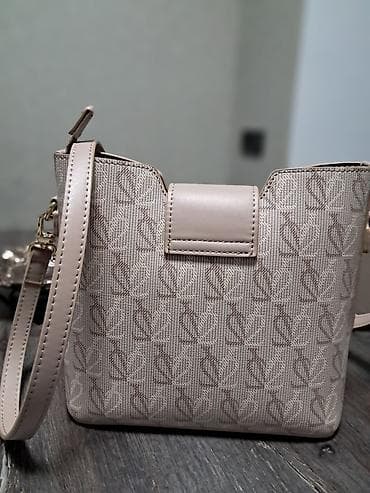 balaca cantalar: Bej tonlarında çiyin çantaıarı. Balaca çanta çox balacadır,telefon — 3