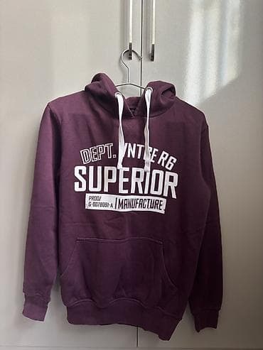 deri geyim: Newyorker kapşonlu sweatshirt
S ölçü
İkinci əl — 1