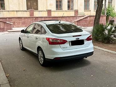 avto mubadiləsi: Ford Focus: 1.5 l | 2013 il 142523 km Sedan — 4