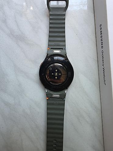 samsung e1202: Yeni kimidi. Alannan sora mənə yeni bahalı saat hədiyyə verdilər deyə — 4