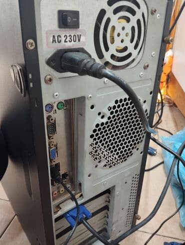 komputer windows 7: Windows 8.1 sistem bloku procesor komputerəməliyyat sistemi ilə — 4