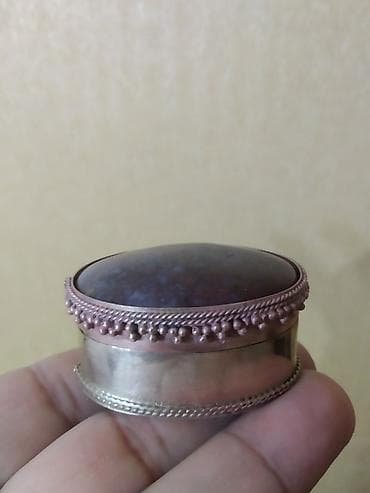 Эта винтажная шкатулка . сделана из посеребренного металла и имеет