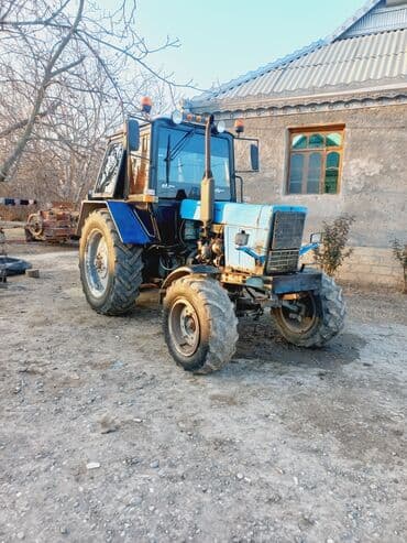 jiquli təkəri: Mavi rəngli təkərli kənd təsərrüfatı traktoru Xüsusiyyətlər: - Ön və — 3
