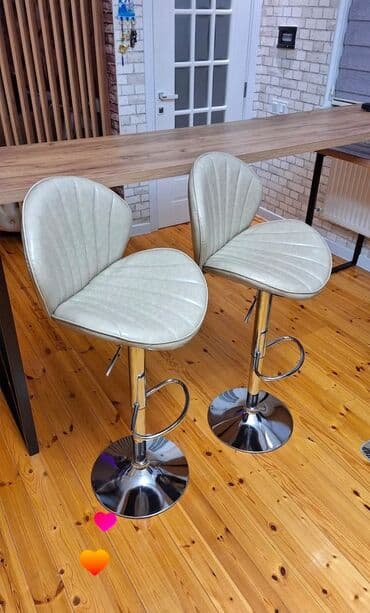 Məhsul: 2 ədəd bar taburesi Təsvir: - Rəng: açıq krem/boz - Oturacaq