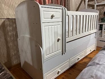 Beşiklər: Oğlan və qız üçün, İşlənmiş, Dördbucaq, Beşik, Matras ilə, Yellənmə mexanizmsiz — 2