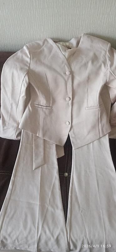 idman destleri kisi ucun: Ağ qadın kostyumu – pencək və şalvardan ibarət dəst. - Rəng: açıq — 1