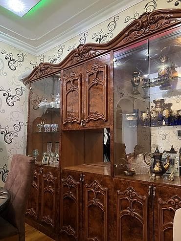 Klassik üslubda iri ölçülü vitrinli qonaq otağı dolabı - Material — 4