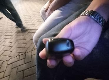 Qara rəngli elektron siqaret (vape) cihazı - Korpus: parlaq qara — 2