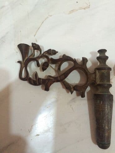 Qədim samovarlar: Samovar krani, şəkildə olan krandan aliram — 1