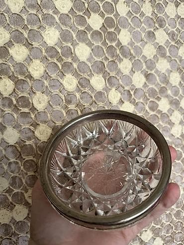 dib: Kəsimli şüşədən hazırlanmış dekorativ kiçik qab. 2 eded Üst kənarında — 2