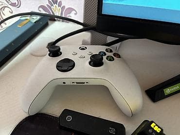 Xbox Series S: Xbox Series S oyun konsolu və ağ rəngli Xbox Wireless Controller — 3