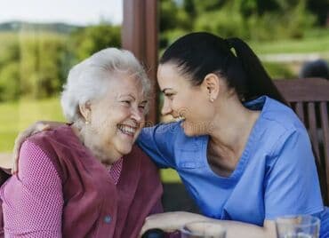 Əməkdaş axtarışı (vakansiyalar): 84 yaşlı yaşlı qadın üçün evdə yaşayan dayə tələb olunur. Namizəd üçün — 1