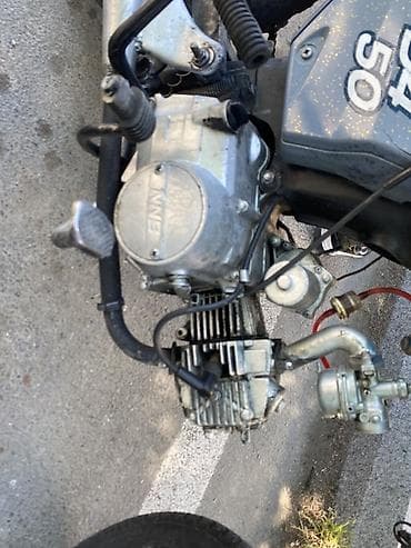 moto kaska: 50 sm3 — 2