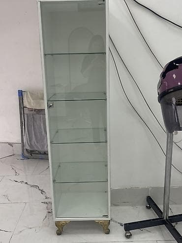Şüşəli dolab vitrini
