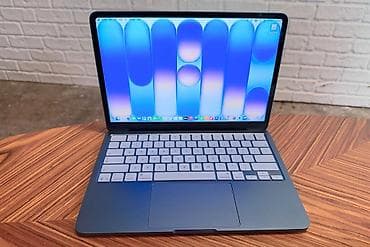 MacBook Neo 8/512GB Touch ID. İdeal vəziyyətdə. iSpace-dən alınıb