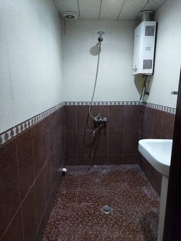 9 ci mikrorayon satilan evler: Bakı, 2 otaqlı, Köhnə tikili, 65 kv. m — 9