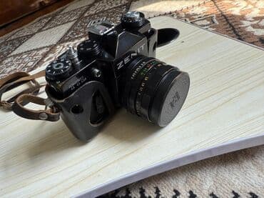 deri sumka: Zenit TTL fotoaparatı qara rəngdə təqdim olunur. Bu model, dəri — 1