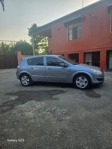 kotan satşı: Opel Astra H hatchback – gümüşü rəng, 5 qapı, şəhər üçün ideal — 2