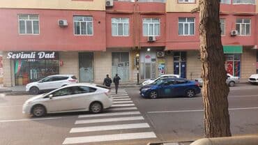 xırdalanda obyekt icarə: Ehmedli metrosunun yaninda 19 mertebeli binanin 1 ci mertebesi temirli — 11