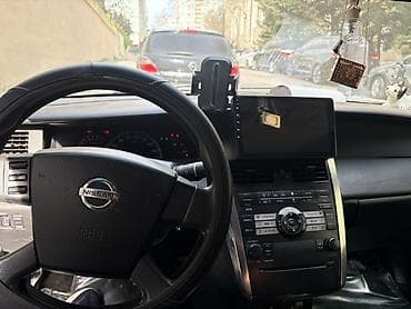 nissan versa: Nissan Teana, ağ rəngdə sedan Texniki xüsusiyyətlər: - Kuzov: sedan — 10