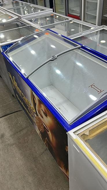 Sürüşkən şüşə qapaqlı dondurma vitrin-dondurucu (süpürgə tipli). - Ön