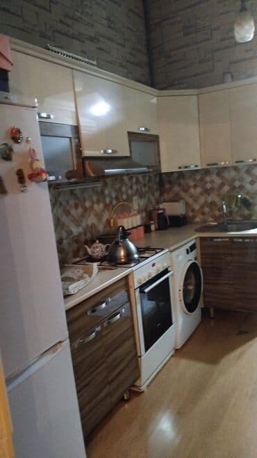 əcəmidə 3 otaqlı evlər: 20 ci sahə dairəsində 3 otaqlı mənzil satılır yola yaxın və çox rahat — 5