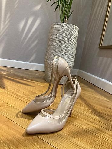 Brend: ARİROSSA Moskvadan almışam. ölçü 38 Model: Klassik stiletto