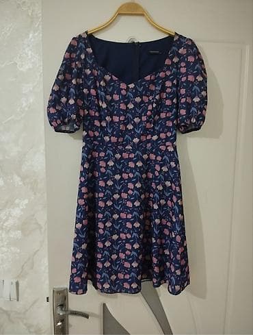 Floral naxışlı qısa don - Rəng: tünd göy fon üzərində çəhrayı və açıq