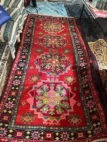 qedimi kinolar: Əl toxuması xalçalar – müxtəlif naxış və rənglər Məhsul təsviri: - — 2