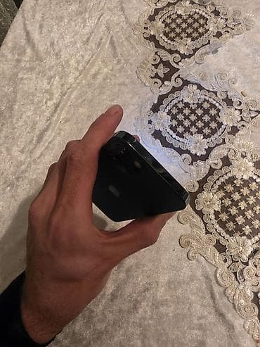 3 simli telefon: IPhone 12 Pro, Pacific Blue, Face ID — 4