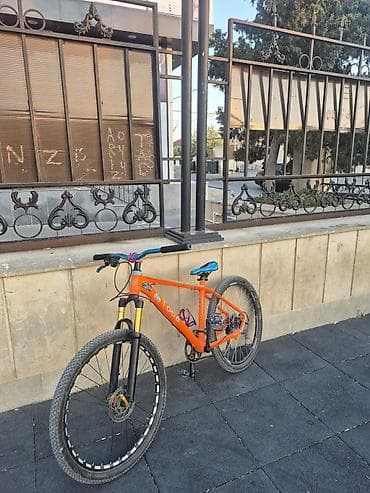 Dağ velosipedi – hardtail Xüsusiyyətlər: - Alüminium hardtail
