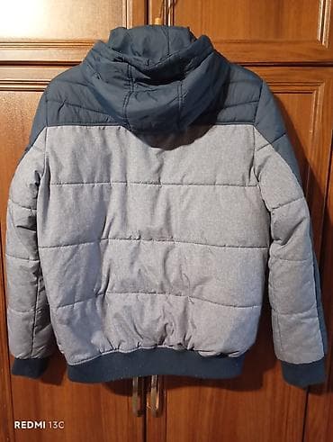 bomber kurtka: Qışlıq kapüşonlu kişi gödəkçəsi - Rəng: boz-göy kombinasiyası (yuxarı — 3