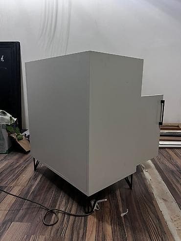 Restoran ucun Steyşn 130 azn hər tərəfi Laminatdır teze kimidir.Unvan — 2